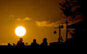 Couch de soleil avec des amis