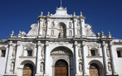 La Catdrale de Antigua dans une vieille ville du Guatemala