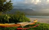 Petit canoe sur une plage Hatienne