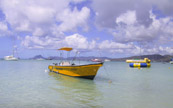 Petit bteau de pche sur la mer de la Martinique