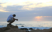 Jeune homme sur le bord de la mer, Mexique