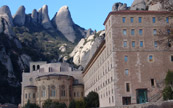 Vieux Monastère au pied d'une montage, Montserrat